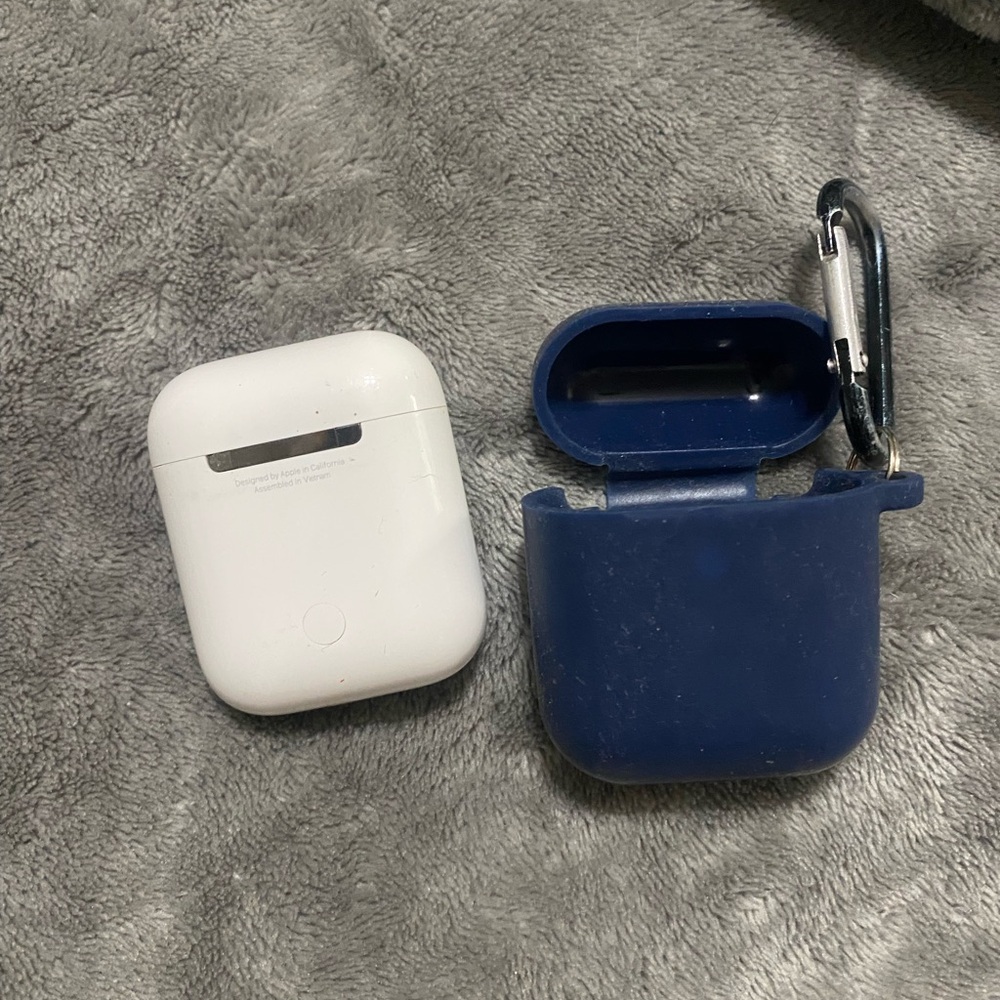 AirPods Case - Picture 2 of 4